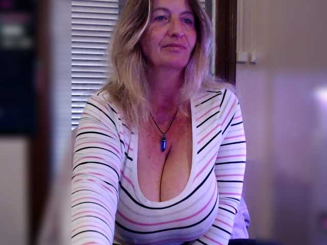 JennaDeluxe's BongaCams show and profile