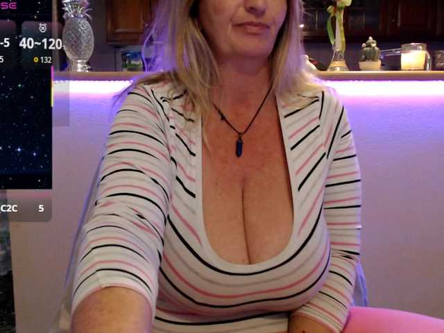 JennaDeluxe's BongaCams show and profile