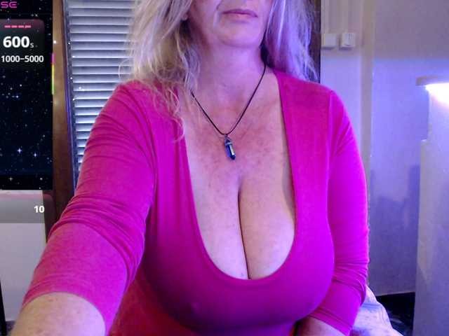 JennaDeluxe's BongaCams show and profile