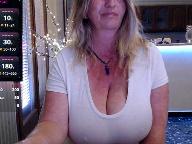 JennaDeluxe's BongaCams show and profile