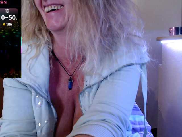 JennaDeluxe's BongaCams show and profile