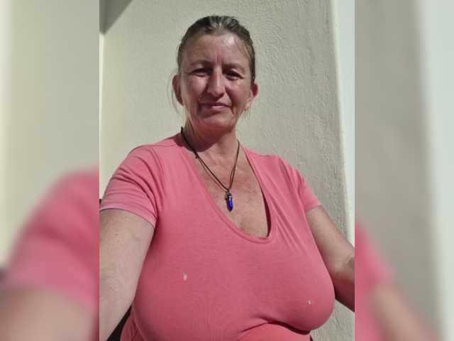 JennaDeluxe's BongaCams show and profile