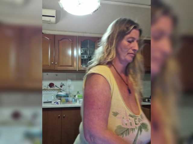 JennaDeluxe's BongaCams show and profile