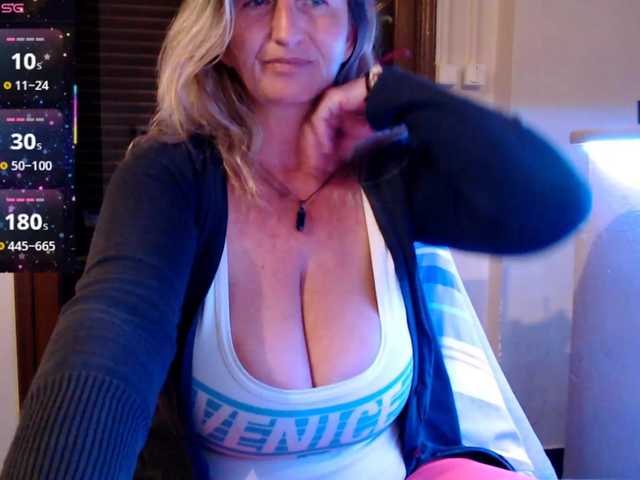 JennaDeluxe's BongaCams show and profile