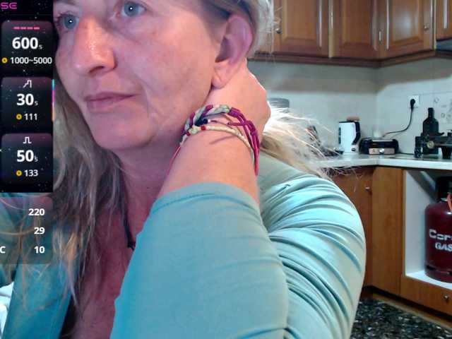 JennaDeluxe's BongaCams show and profile