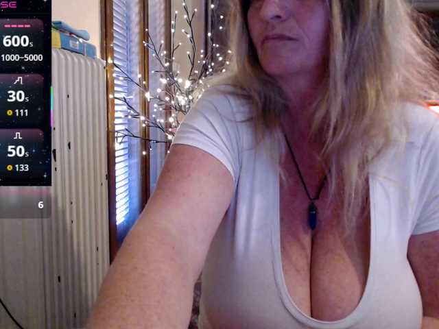 JennaDeluxe's BongaCams show and profile