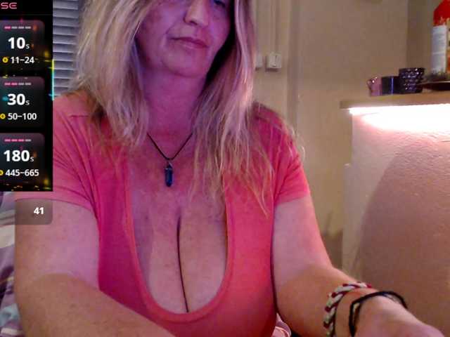 JennaDeluxe's BongaCams show and profile