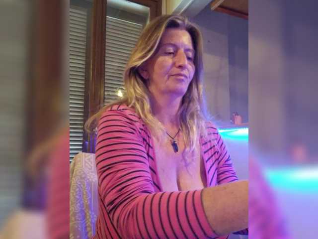 JennaDeluxe's BongaCams show and profile