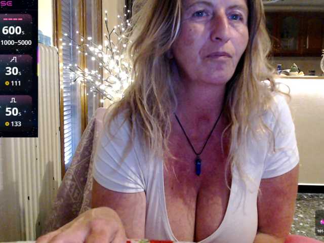 JennaDeluxe's BongaCams show and profile