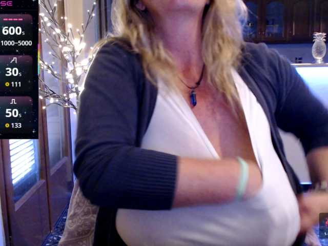 JennaDeluxe's BongaCams show and profile