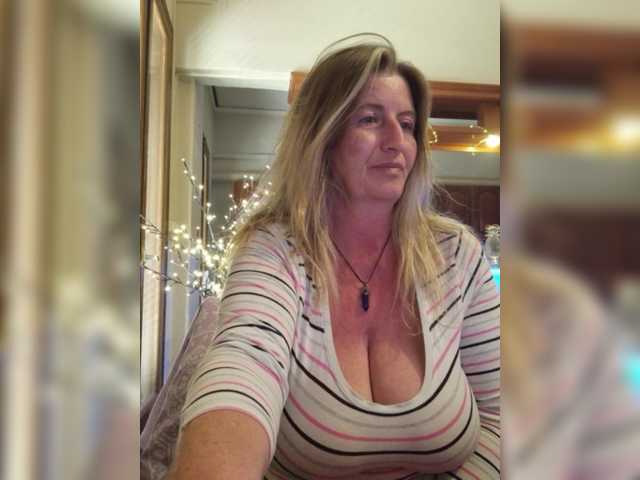 JennaDeluxe's BongaCams show and profile