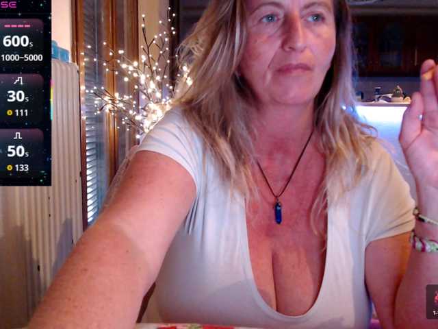 JennaDeluxe's BongaCams show and profile