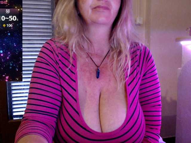 JennaDeluxe's BongaCams show and profile