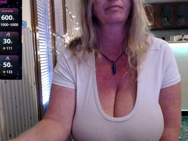 JennaDeluxe's BongaCams show and profile