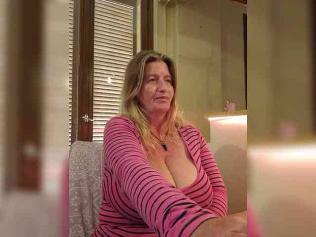 JennaDeluxe Live Webcam on BongaCams