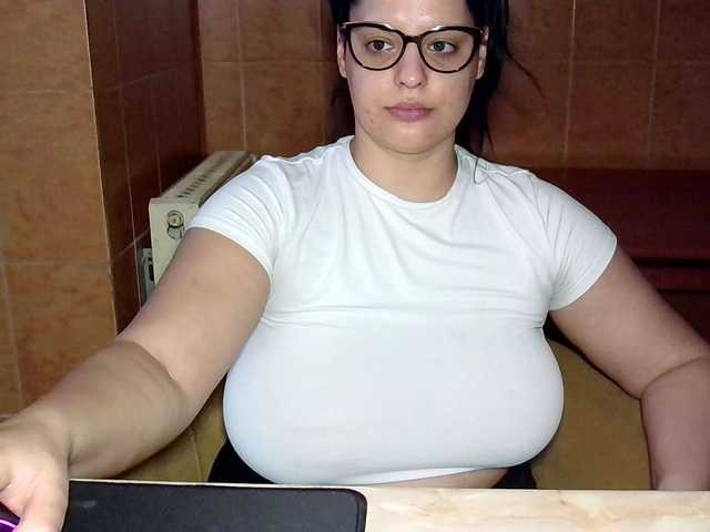 MoniqQuuen webcam bongacams model stream image