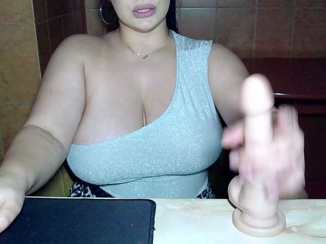 MoniqQuuen's BongaCams show and profile