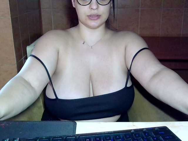 MoniqQuuen's BongaCams show and profile