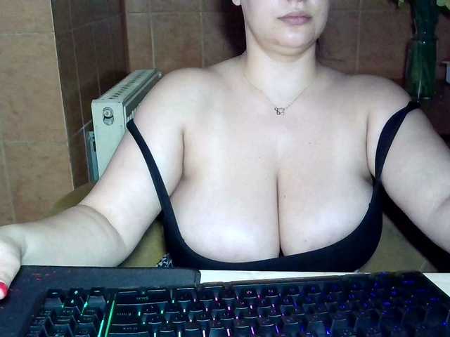 MoniqQuuen's BongaCams show and profile