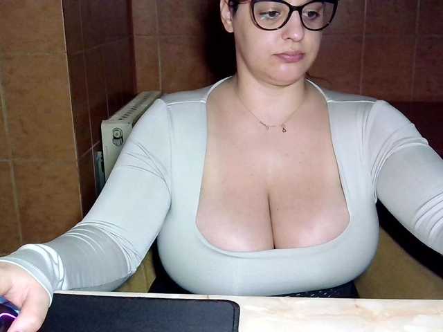 MoniqQuuen webcam bongacams model stream image