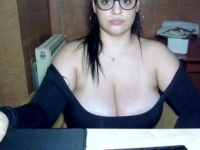 MoniqQuuen's BongaCams show and profile