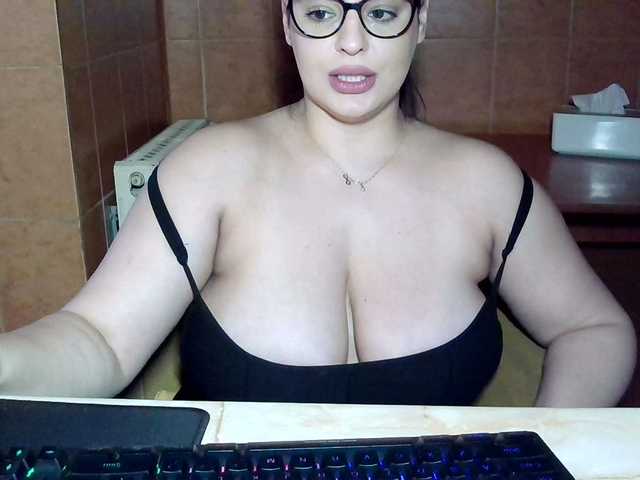 MoniqQuuen's BongaCams show and profile