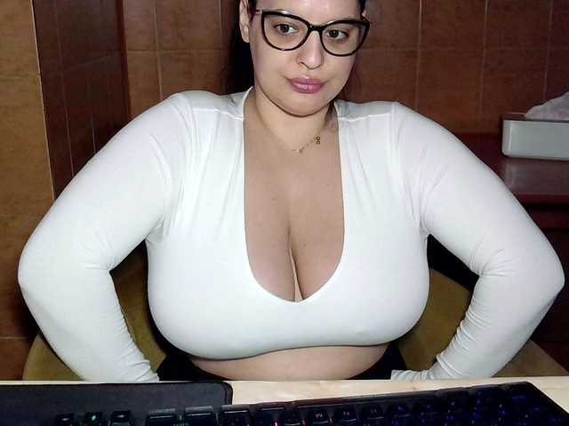 MoniqQuuen's BongaCams show and profile