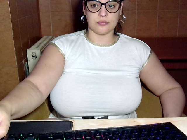 Masturbate to MoniqQuuen, she wants to masturbate for you MoniqQuuen from BongaCams