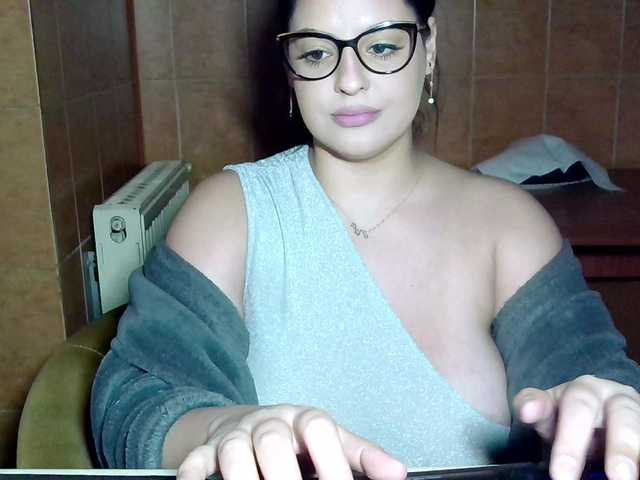 MoniqQuuen's BongaCams show and profile