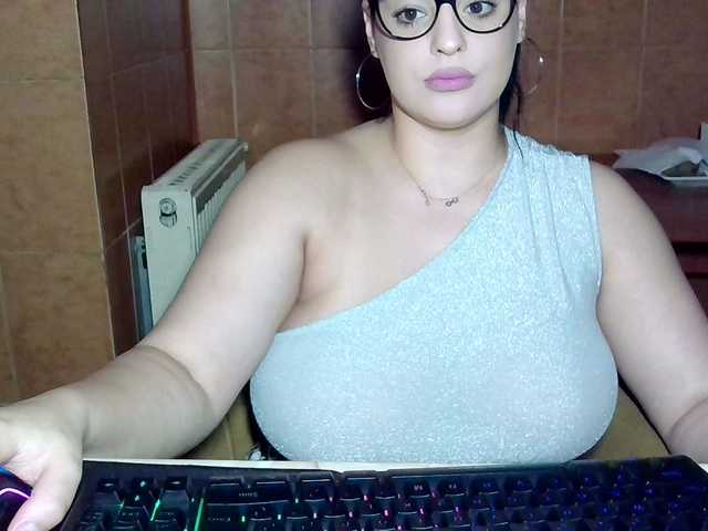 MoniqQuuen's BongaCams show and profile