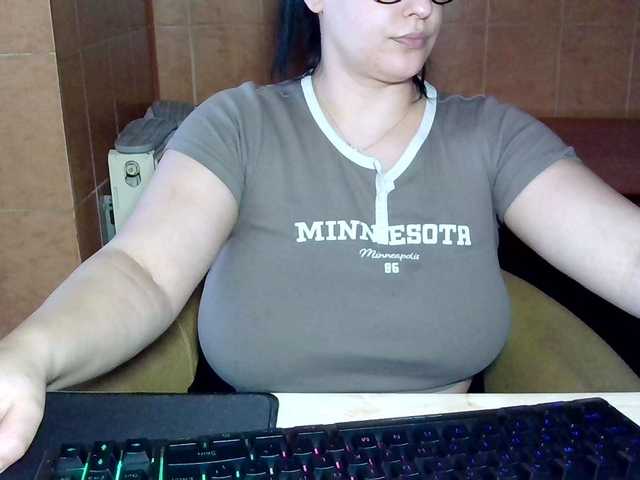 MoniqQuuen Live Cam on BongaCams