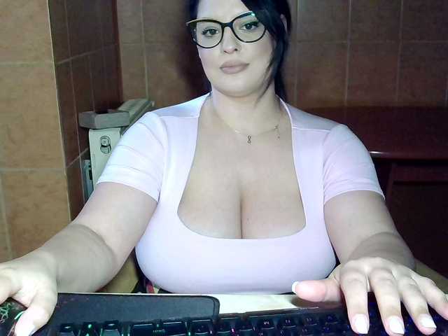  MoniqQuuen chat room