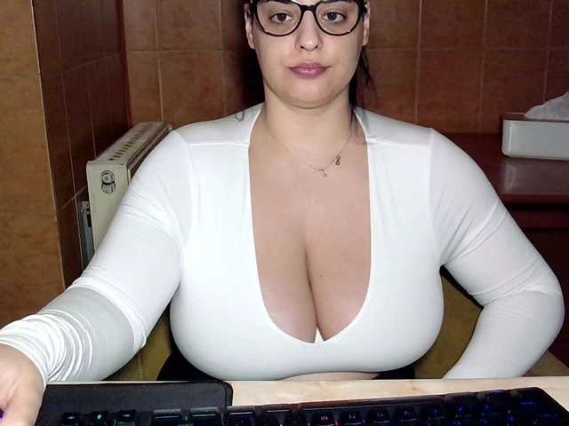 MoniqQuuen's BongaCams show and profile