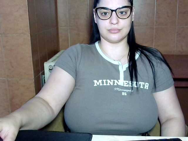 MoniqQuuen's BongaCams show and profile