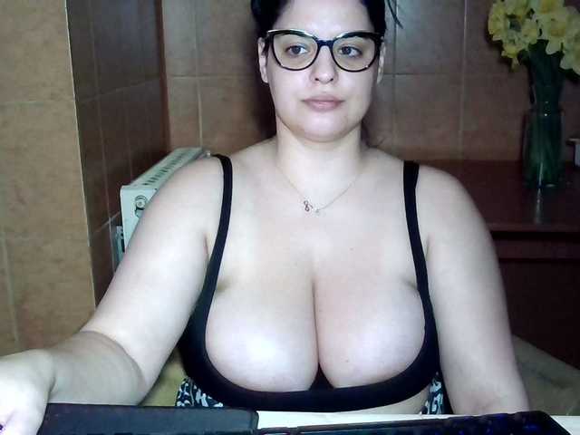 MoniqQuuen's BongaCams show and profile