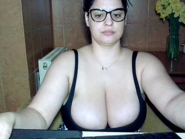 MoniqQuuen's BongaCams show and profile