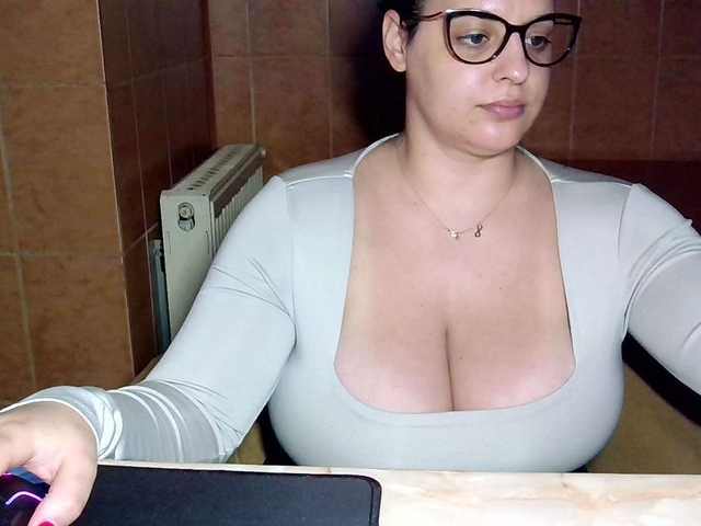 MoniqQuuen webcam bongacams model stream image