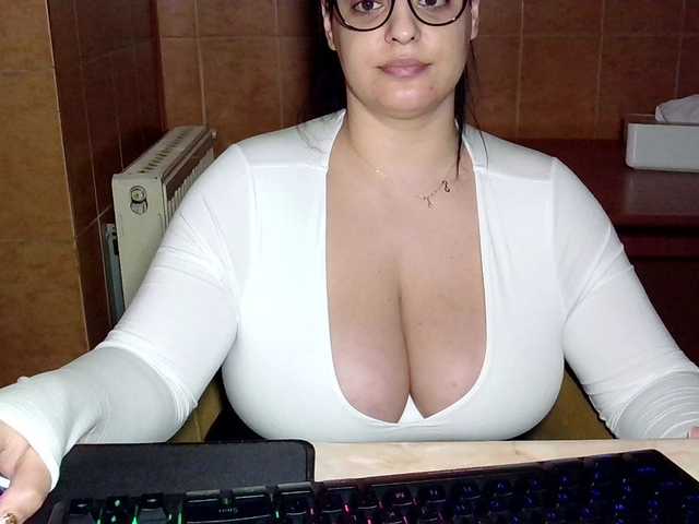 MoniqQuuen's BongaCams show and profile