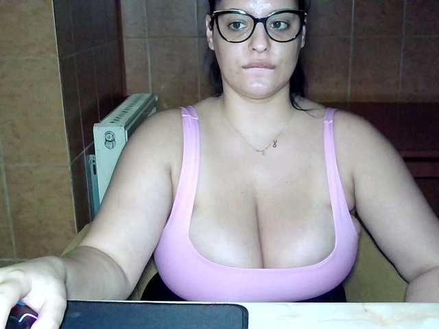 MoniqQuuen webcam bongacams model stream image