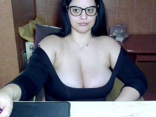 MoniqQuuen's BongaCams show and profile