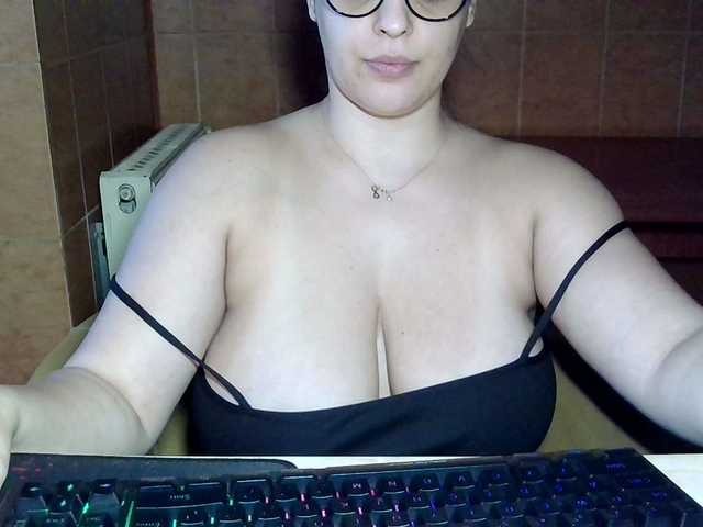 MoniqQuuen's BongaCams show and profile