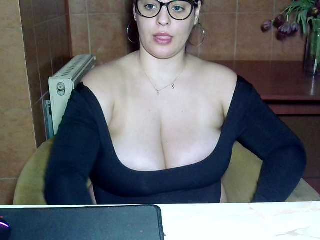 MoniqQuuen's BongaCams show and profile