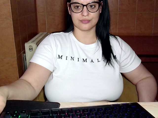 MoniqQuuen's BongaCams show and profile