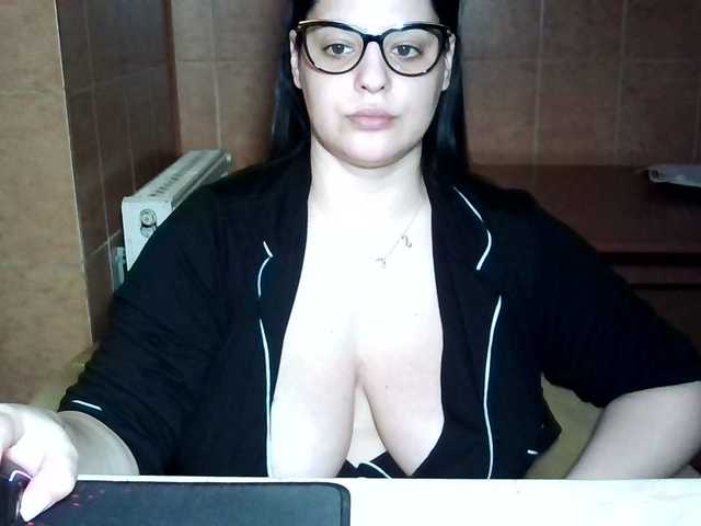 MoniqQuuen's BongaCams show and profile