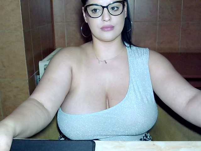 MoniqQuuen's BongaCams show and profile