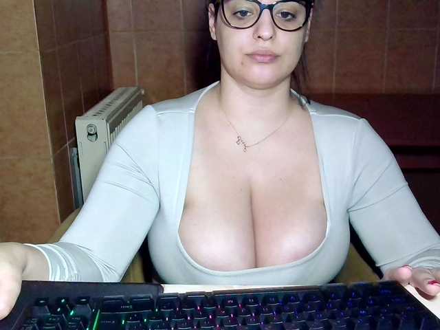 MoniqQuuen's BongaCams show and profile