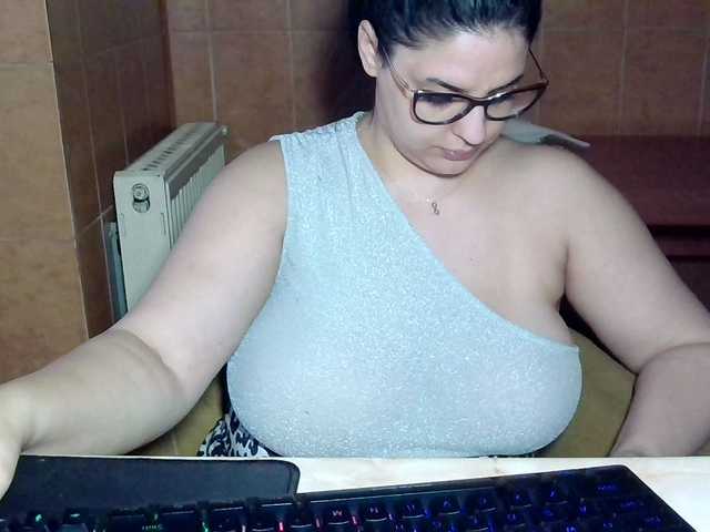 MoniqQuuen's BongaCams show and profile