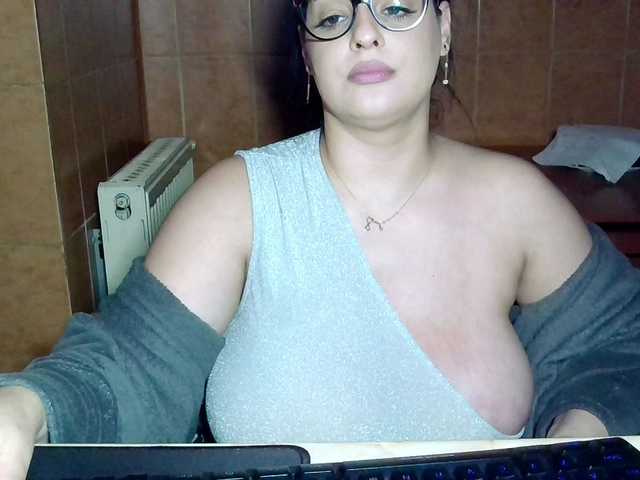 MoniqQuuen's BongaCams show and profile