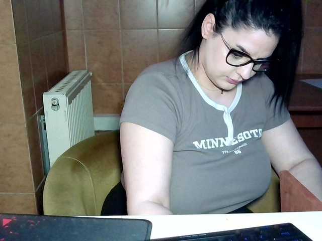 MoniqQuuen's BongaCams show and profile