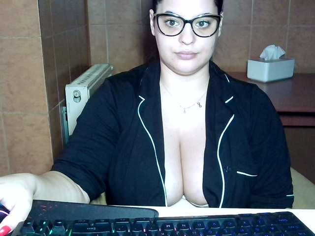 MoniqQuuen webcam bongacams model stream image